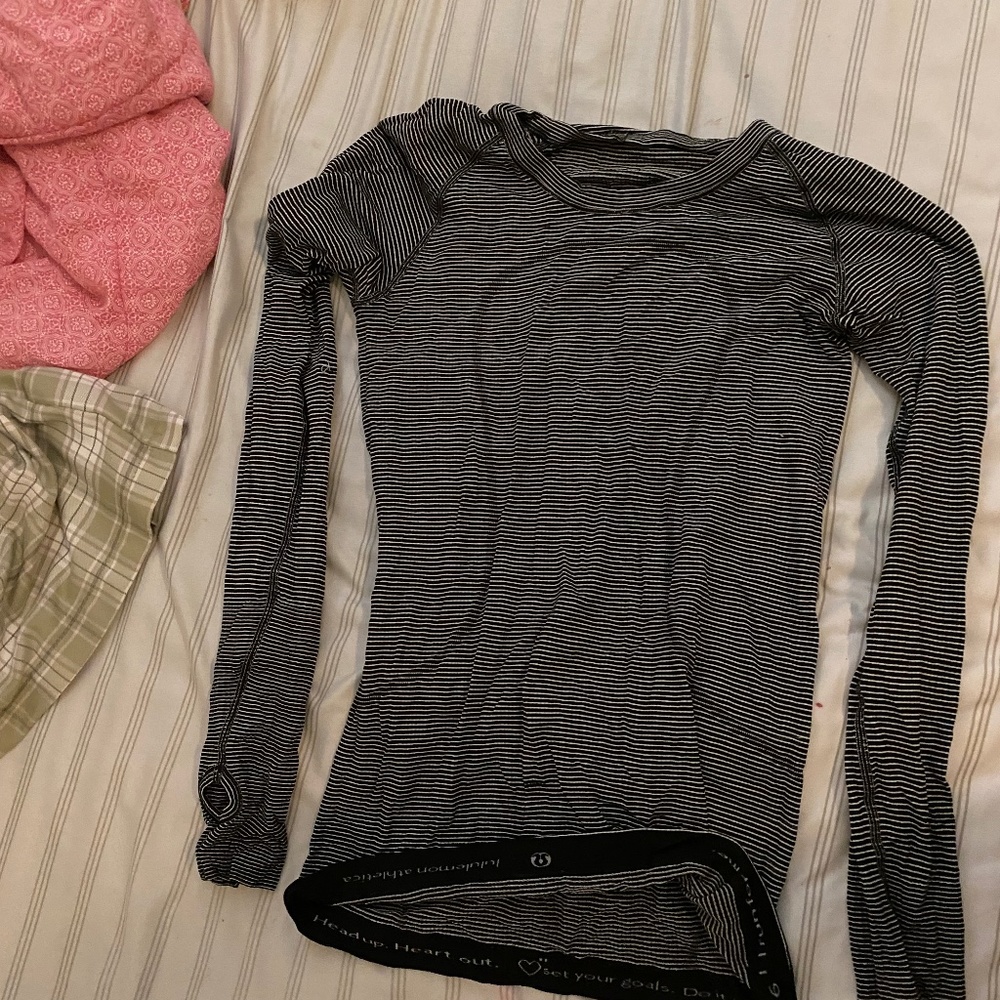 Black striped lululemon swiftly size 6